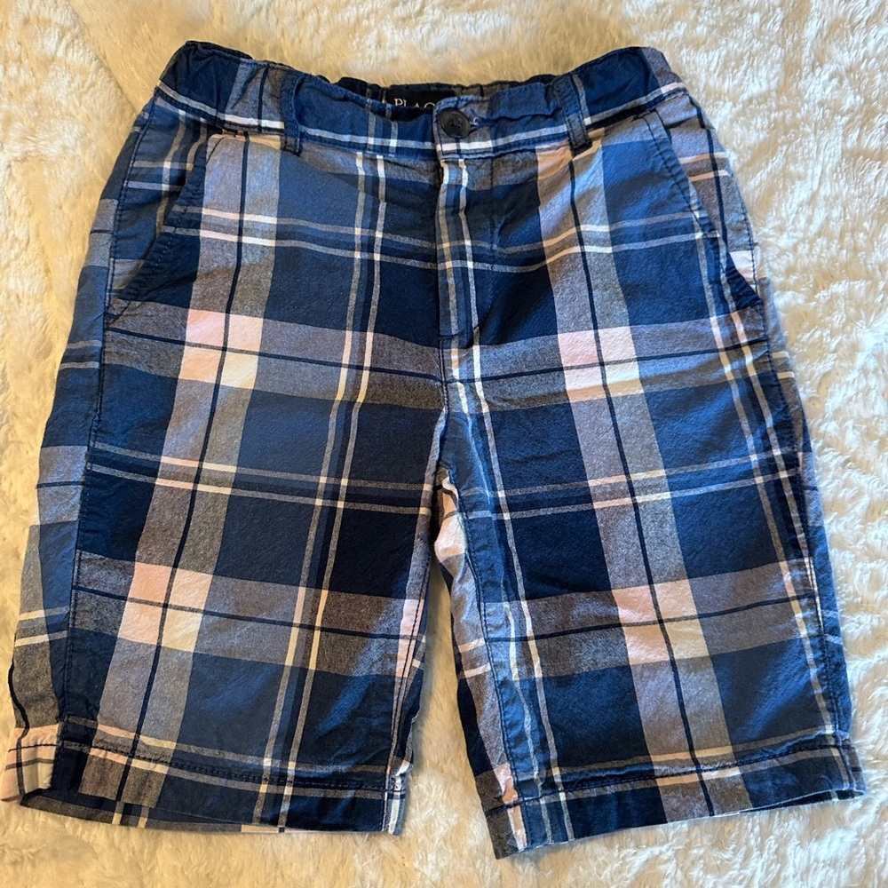 Like new, The Children’s Place Plaid Blue and Pink Chino Shorts, size 8.